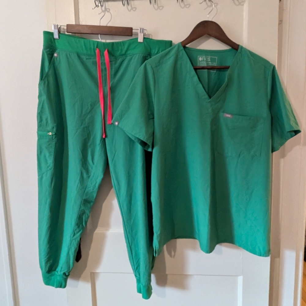 Figs Scrubs FreeX XL Safety Green Catarina Top And Zamora Joggers Petite Length
